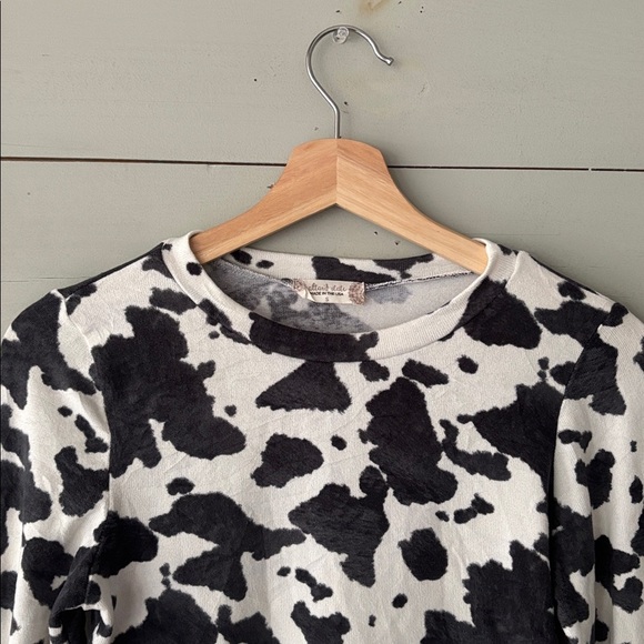 Altar’d State Cow Print Cropped Long Sleeve Top – Size S - Picture 2 of 5
